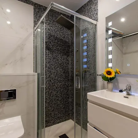 Santa Maria 105 - Two Bed With Sea Views Apartament *