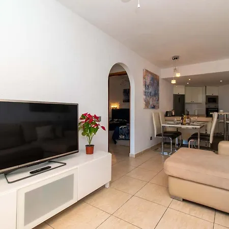 Santa Maria 105 - Two Bed With Sea Views Apartament *