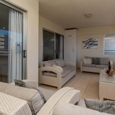 Santa Maria 105 - Two Bed With Sea Views * 阿德耶