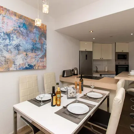 Santa Maria 105 - Two Bed With Sea Views 公寓 *