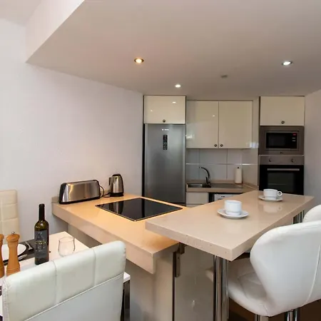 Santa Maria 105 - Two Bed With Sea Views 아데제