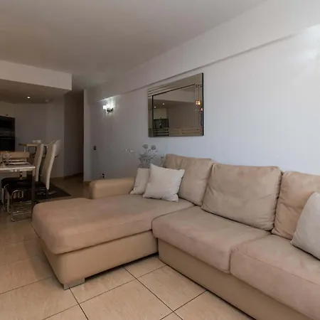 Santa Maria 105 - Two Bed With Sea Views 아데제