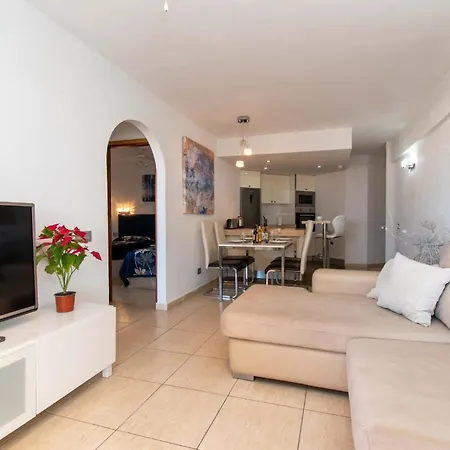 아파트 Santa Maria 105 - Two Bed With Sea Views 아데제